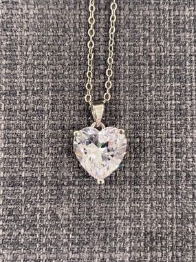 NWT FIFTH AVENUE COLLECTION Hearts & Love 10" Necklace Sparkling Heart Pendant